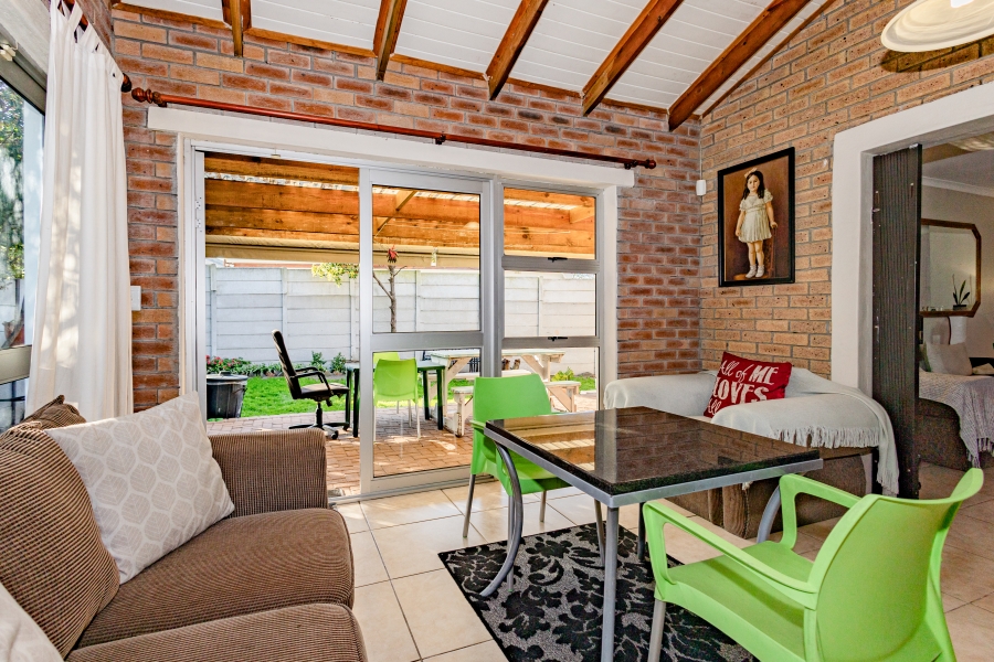 2 Bedroom Property for Sale in Oakglen Western Cape